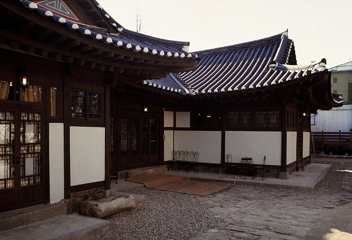 민가다헌 한옥 외관 — 서울 종로구 경운동